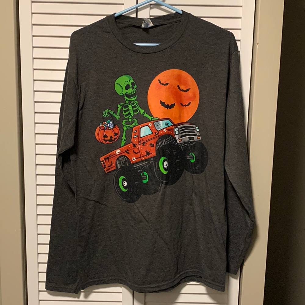 Halloween shirt size M